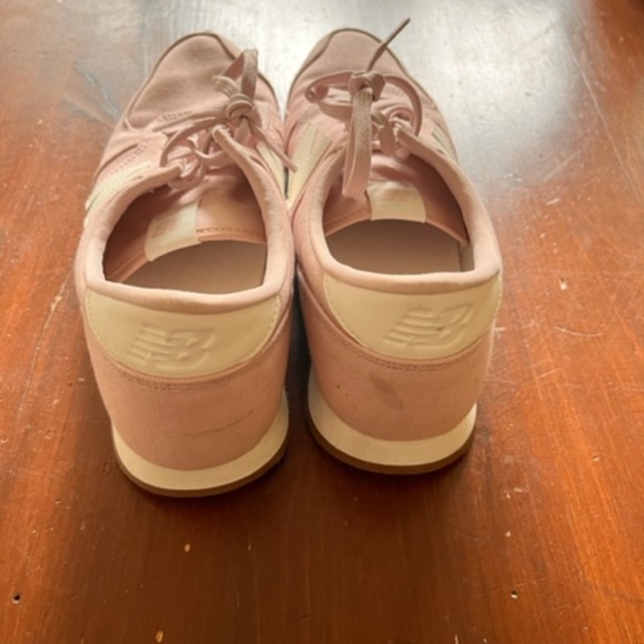 New Balance 420 pink sneakers size 10 - Picture 3 of 7